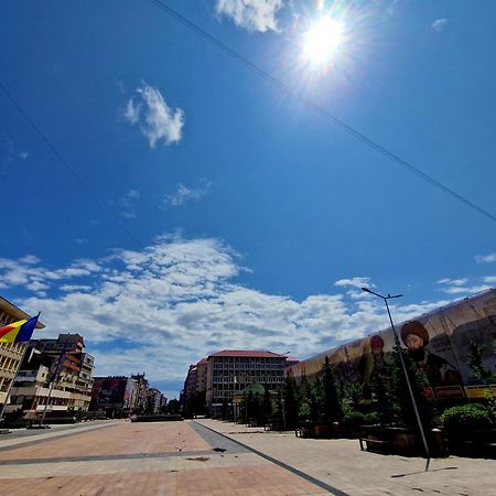 Cozy Appartment In The Center ทาร์โกวิชเต ภายนอก รูปภาพ