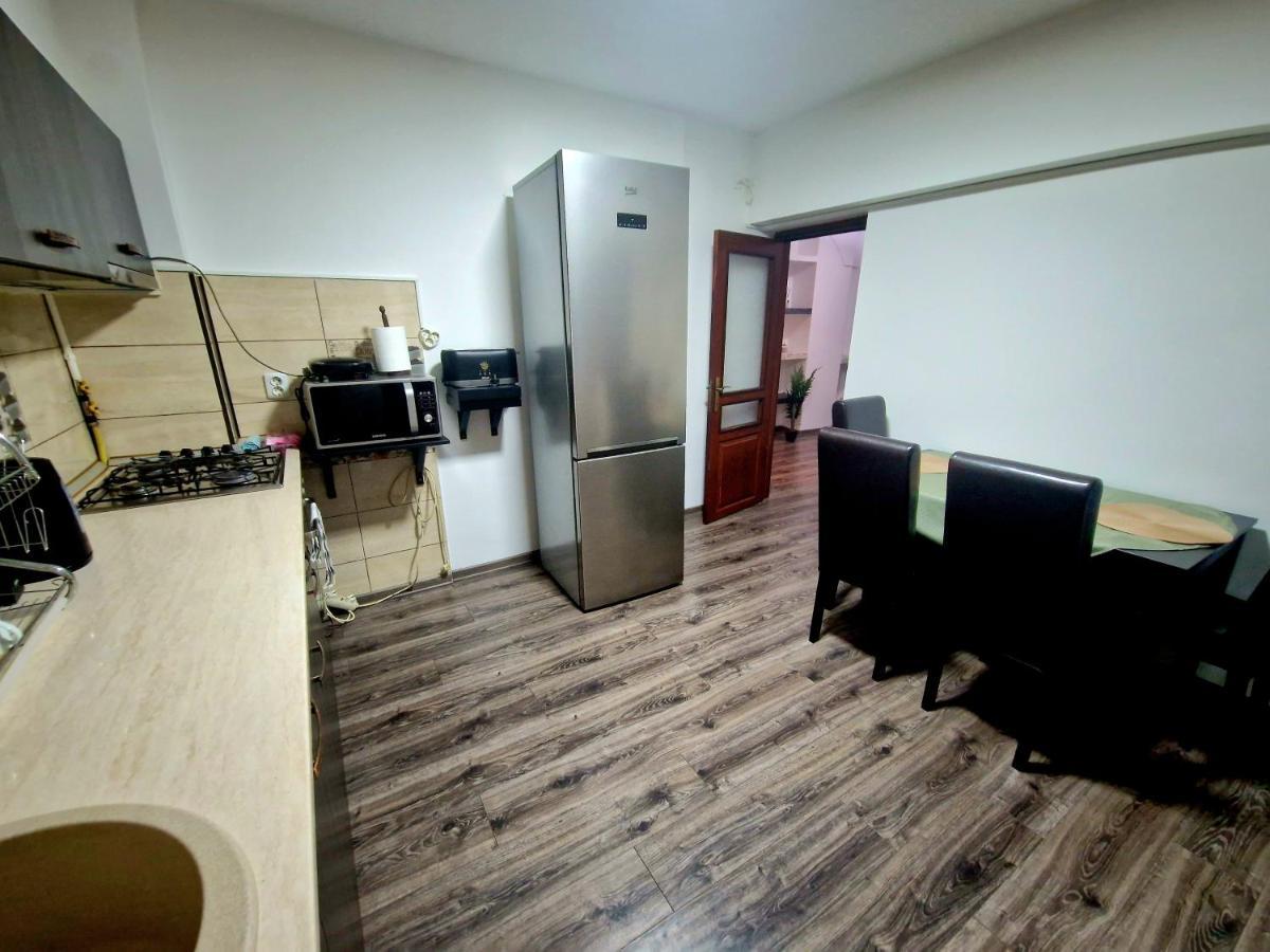 Cozy Appartment In The Center ทาร์โกวิชเต ภายนอก รูปภาพ