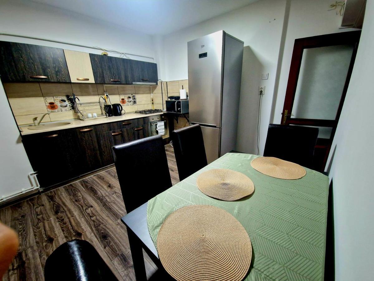 Cozy Appartment In The Center ทาร์โกวิชเต ภายนอก รูปภาพ