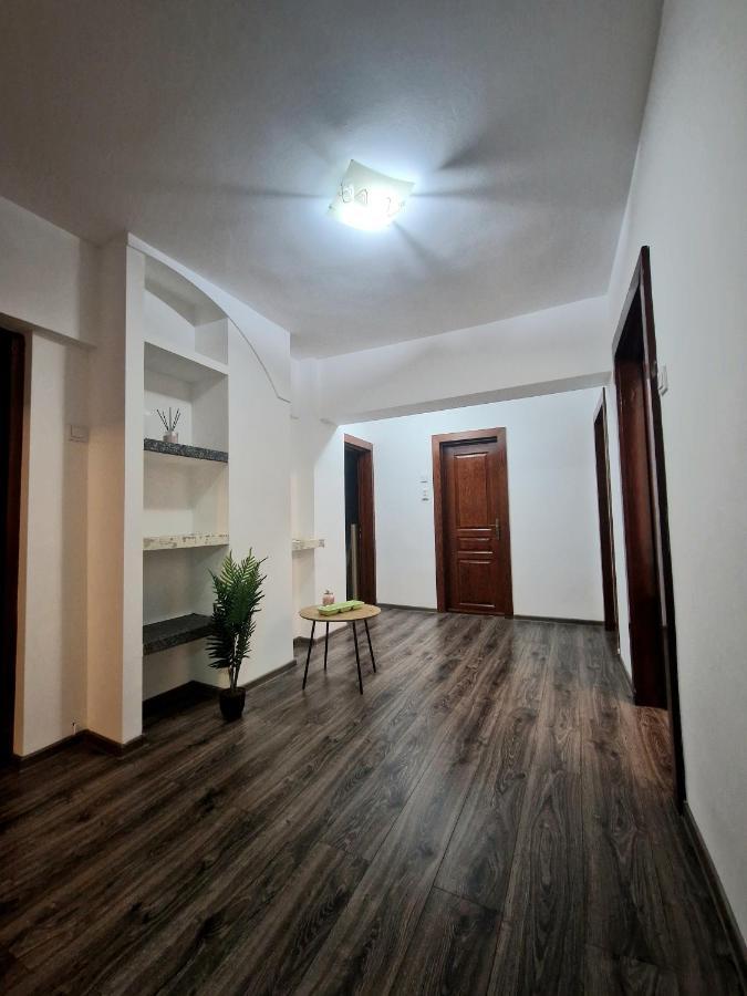 Cozy Appartment In The Center ทาร์โกวิชเต ภายนอก รูปภาพ